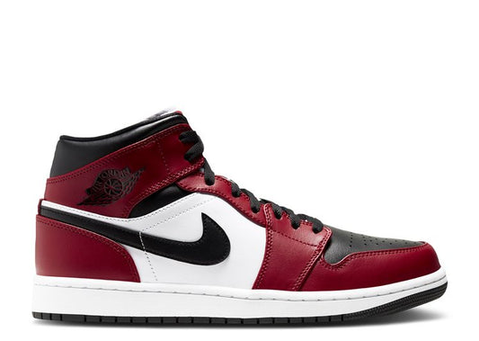  Air Jordan 1 Mid 'Chicago Black Toe'